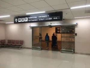 ドンムアン空港国内線 タクシー乗り場入口